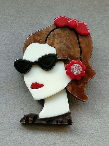 Dame mit ohrring brosche - dame,